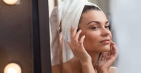 nawilzona_i_ujedrniona_skora_po_zabiegu_skinbooster